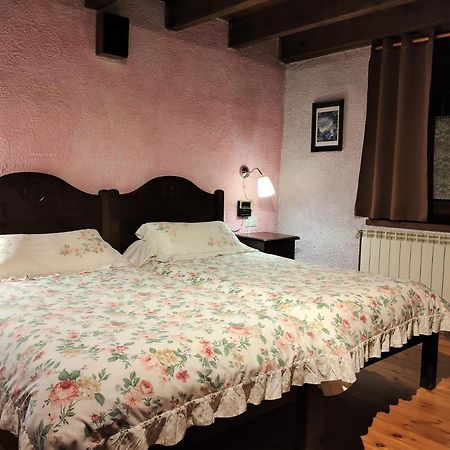 ホテル Hostal Placa Garós エクステリア 写真