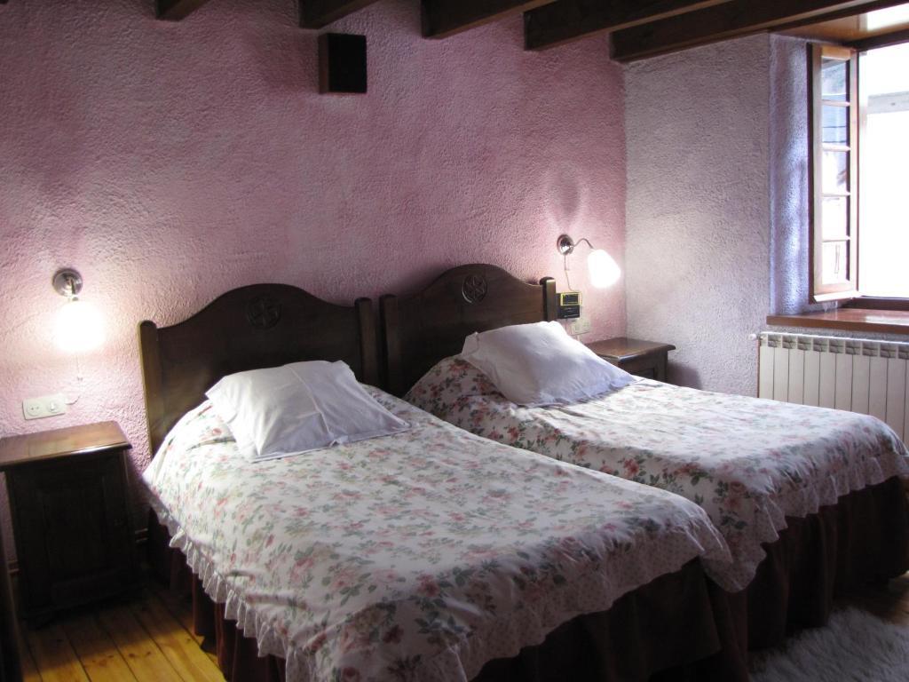 ホテル Hostal Placa Garós エクステリア 写真
